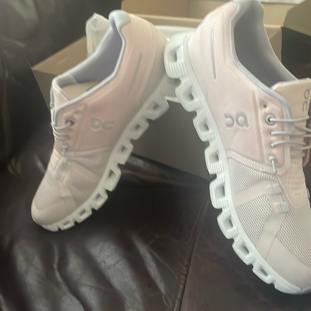 Brand new On cloud womens sneakers